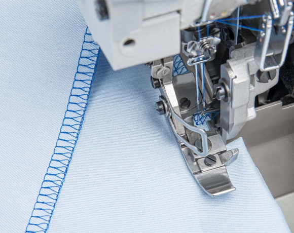 Typical GN 7100-4HD3, високошвидкісний комп'ютерний чотиринитковий промисловий оверлок із вбудованим сервомотором