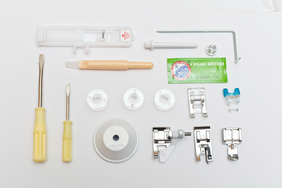 Minerva MC 40, электронная швейная машина