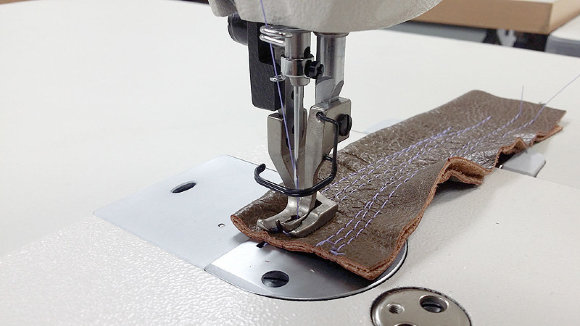 Juki DU-1181N, промислова швейна машинка для шкіри з крокуючою лапкою