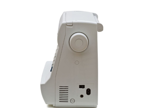 Minerva MC 500, швейна машинка з комп'ютерним керуванням