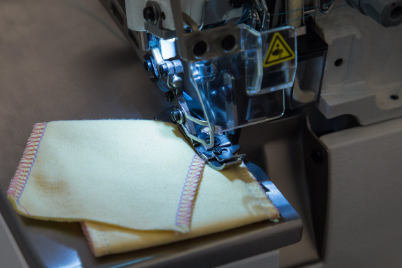 Jack E3-4-M2-24, чотиринитковий промисловий оверлок з енергоефективним вбудованим сервомотором Jack E3-4-M2-24, чотиринитковий промисловий оверлок з енергоефективним вбудованим сервомотором