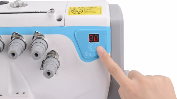 Jack E4S-5-03/233, пятиниточный промышленный оверлок с встроенным сервомотором и функцией плавного старта