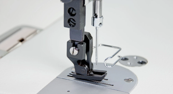 Typical GC 0323, швейная машинка с шагающей лапкой и регулятором перетопа Typical GC 0323, швейная машинка с шагающей лапкой и регулятором перетопа