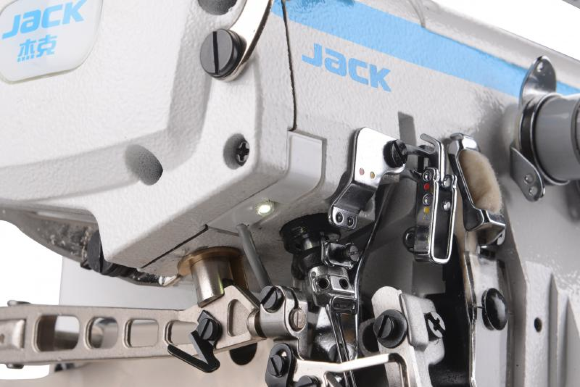 Jack C4-5-M03/333, высокоскоростной компьютерный пятиниточный промышленный оверлок с встроенным сервомотором