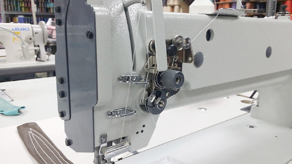 Typical GC 20606, двоголкова безпосадкова швейна машина Typical GC 20606, двоголкова безпосадкова швейна машина