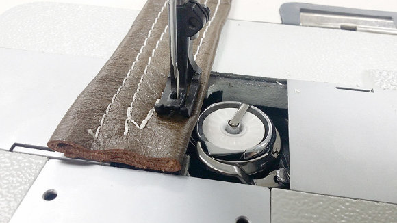 Typical GC 20606, двоголкова безпосадкова швейна машина Typical GC 20606, двоголкова безпосадкова швейна машина