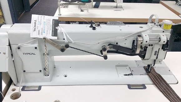 Typical GC 20606-1L18, одноголкова безпосадкова швейна машинка з довгим рукавом