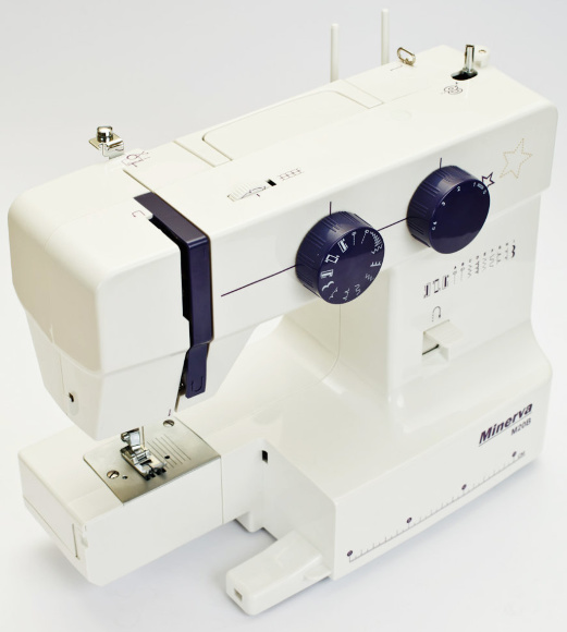 Minerva M20B, електрична швейна машина з вертикальним човником та напівавтоматичною петлею