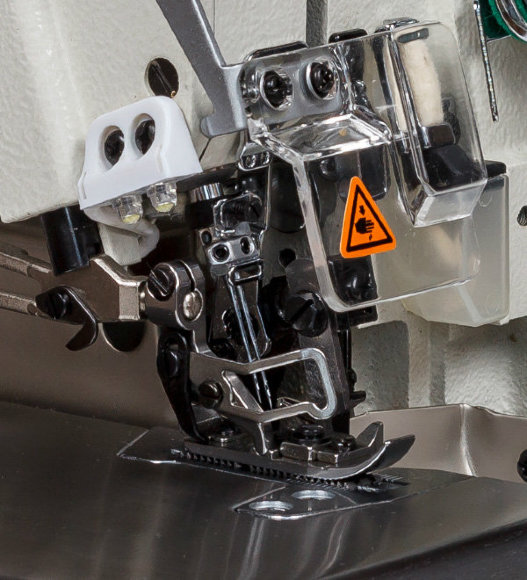 Minerva M7704JDI, высокоскоростной четырехниточный промышленный оверлок с встроенным энергосберегающим сервомотором