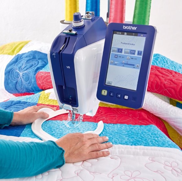 Brother VR, одноголкова професійна вишивальна машина з робочим полем 200 х 200 мм
