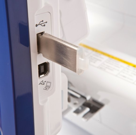 Brother VR, одноголкова професійна вишивальна машина з робочим полем 200 х 200 мм