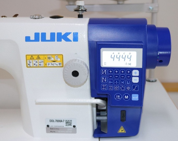 Juki DDL-7000AS-7, промислова швейна машина з комп'ютерним керуванням, для шиття легких та середніх тканин Juki DDL-7000AS-7, промислова швейна машина з комп'ютерним керуванням, для шиття легких та середніх тканин