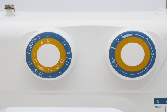 Minerva Extra Plus, швейная машина для дома с вертикальным челноком и полуавтоматической петлей