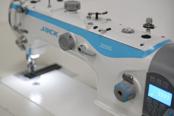 Jack 2030GHC-4Q, компьютерная швейная машина для кожи с шагающей лапкой Jack 2030GHC-4Q, компьютерная швейная машина для кожи с шагающей лапкой