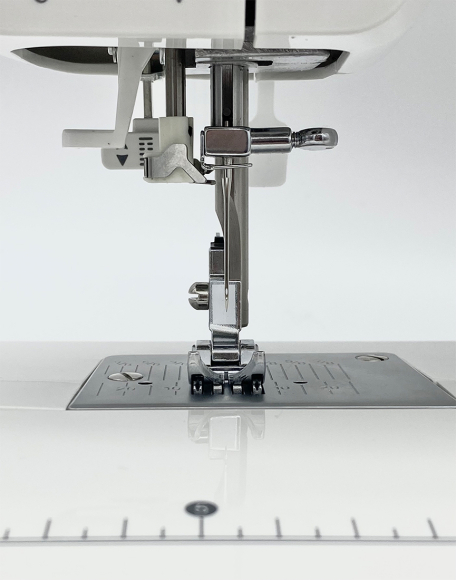 Minerva Next 421A, бытовая швейная машина с вертикальным челноком и автоматической петлей