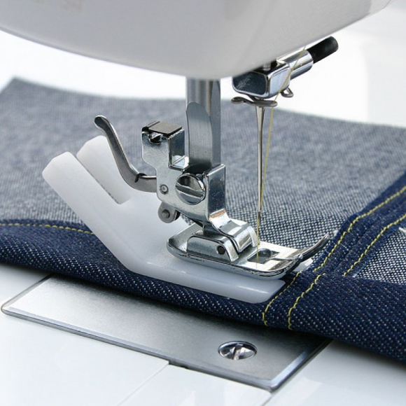 Veritas JSA18, побутова швейна машина для важких тканин з вертикальним човником та напівавтоматичною петлею
