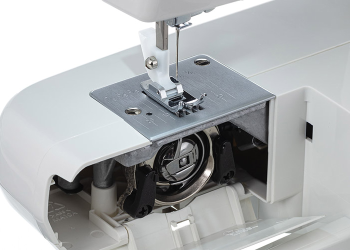 недорогая швейная машинка Veritas Janis с современным челноком