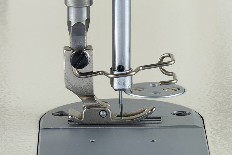 швейна машина Bruce RF4 з автоматичним голковим позиціонером