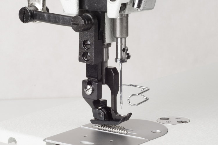 автоматический позиционер на швейной машинке с шагающей лапкой Minerva M0201JD