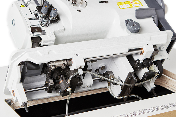 швейная машинка для пошива салона авто Typical GC 20676 с маслонасосом