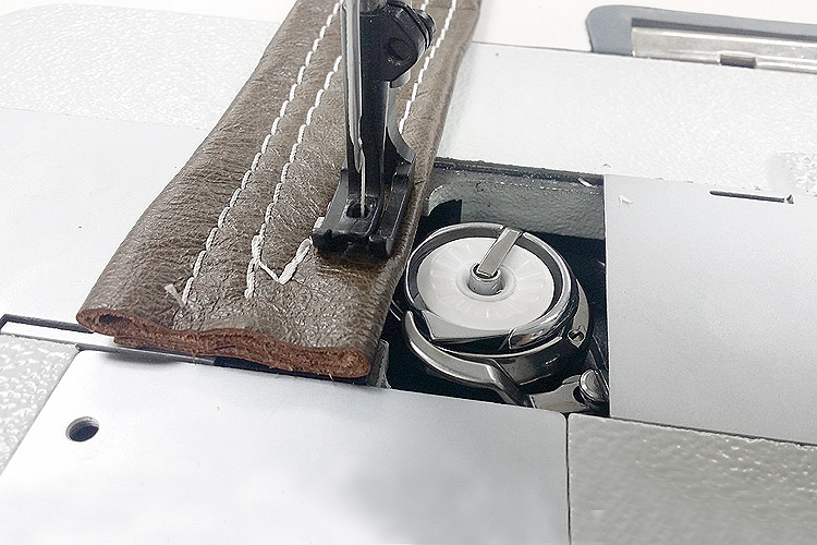 швейна машина для щільних тканин Typical GC 20606-1D з великим човником